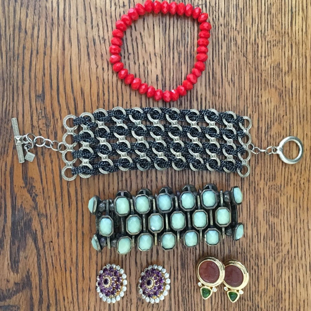 Lot of costume jewelry (3 bracelets & 2 earrings)